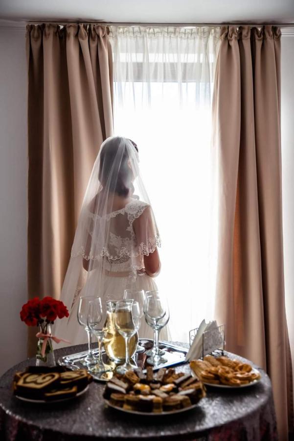 Hotel Dennis Mediaş Dış mekan fotoğraf