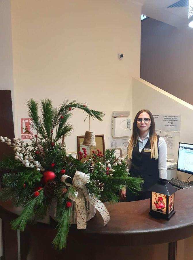 Hotel Dennis Mediaş Dış mekan fotoğraf