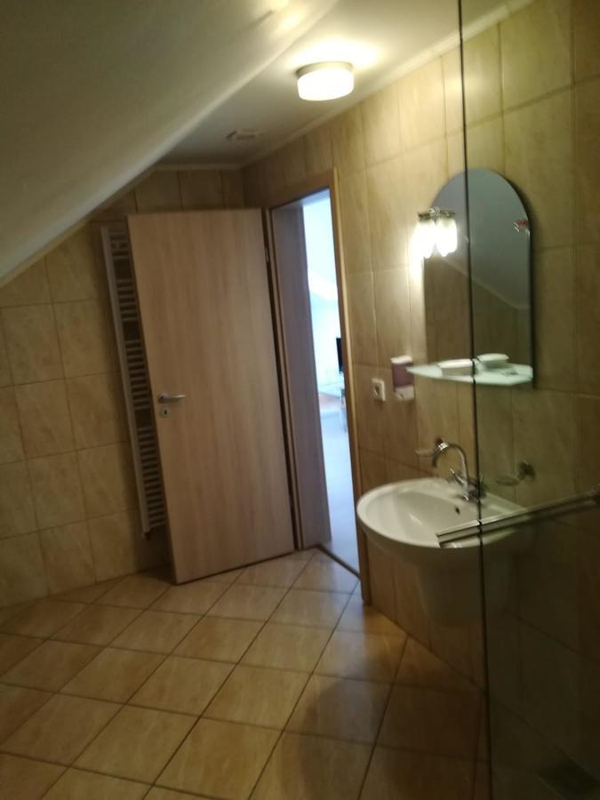 Hotel Dennis Mediaş Dış mekan fotoğraf
