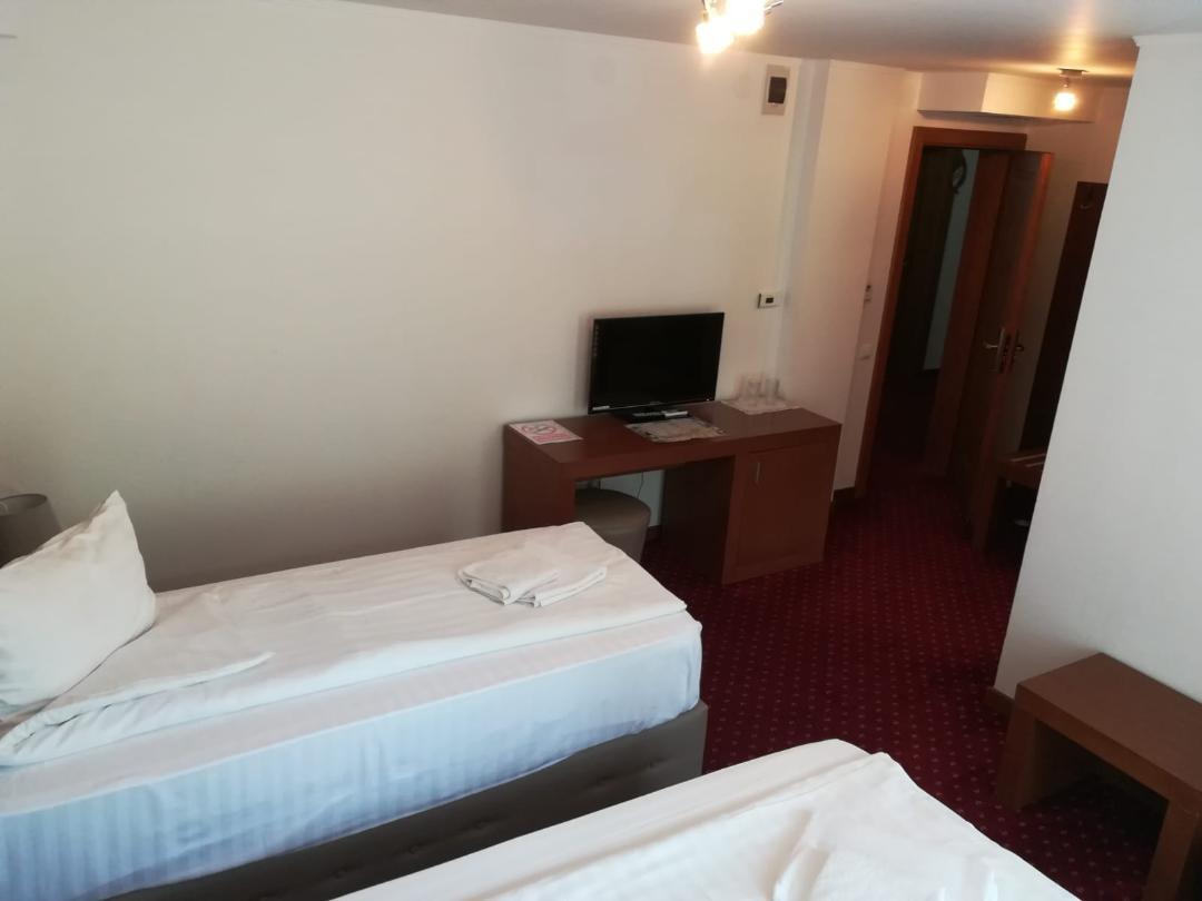 Hotel Dennis Mediaş Dış mekan fotoğraf
