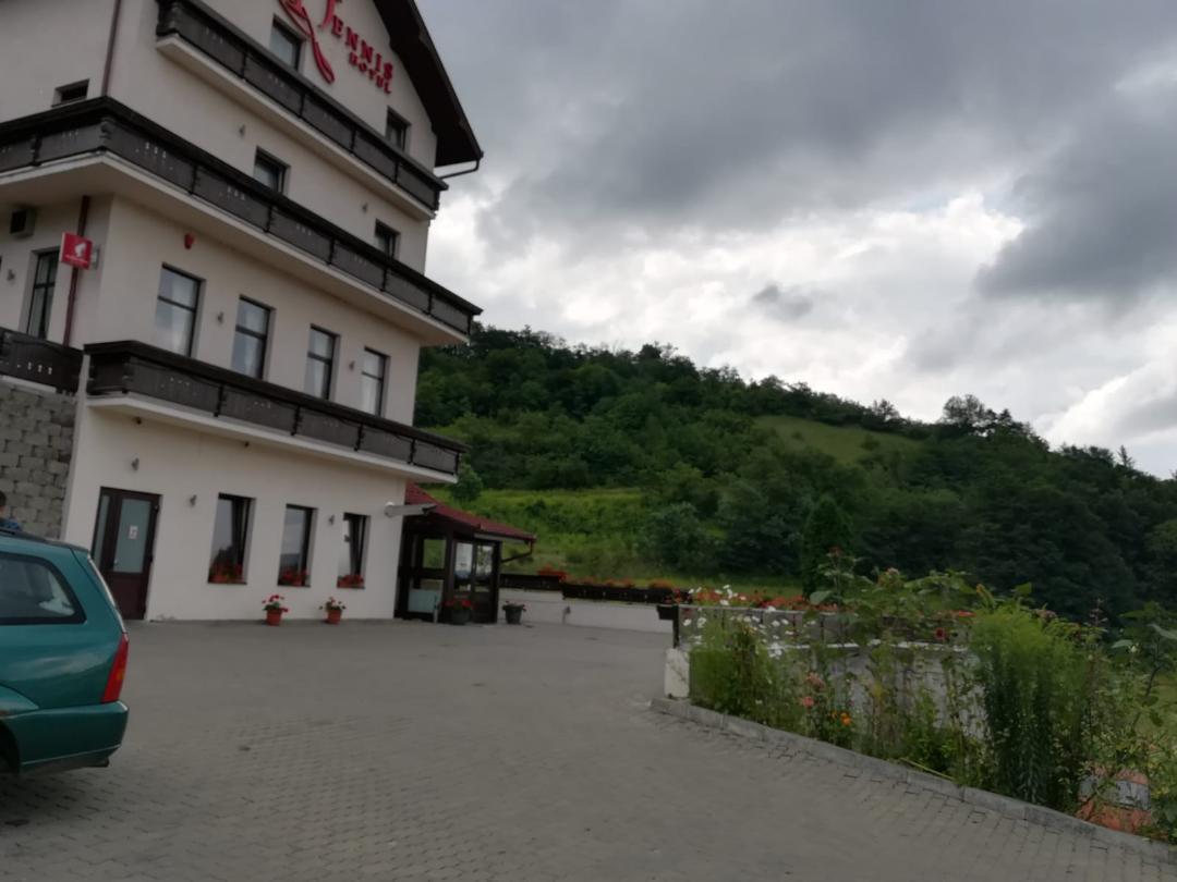 Hotel Dennis Mediaş Dış mekan fotoğraf